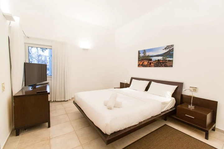 Room 3 of 9