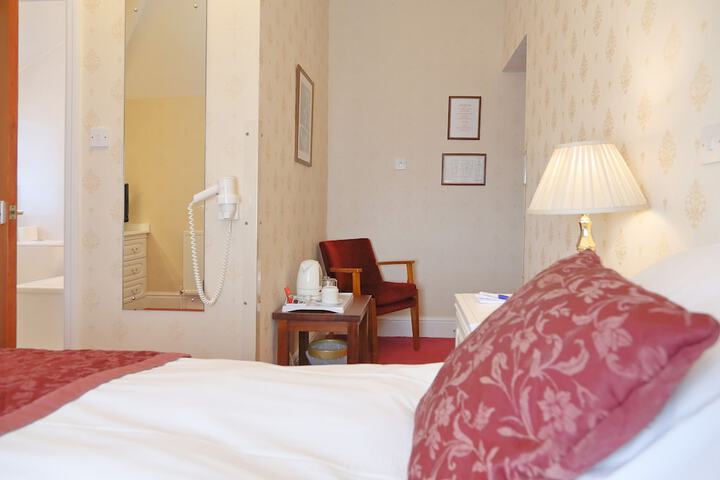 Room 42 of 104