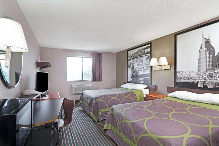 1 Queen Bed (3 of 12)
