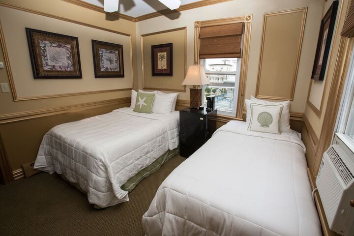 Room 10 of 41