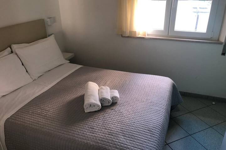 Room 10 of 49