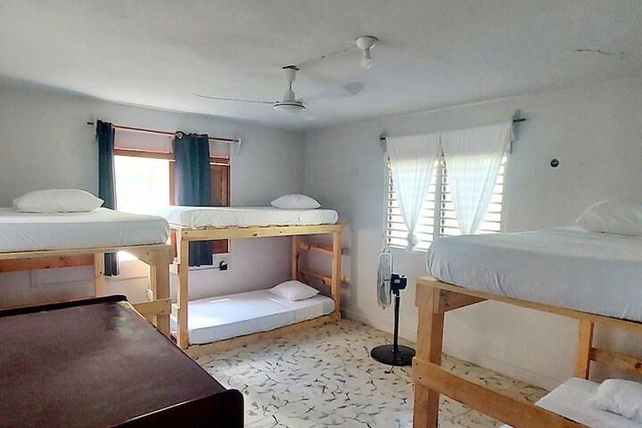 Room 7 of 18