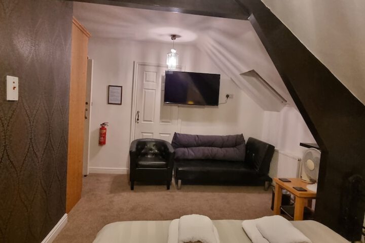 Room 21 of 28