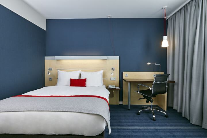 Room 5 of 37