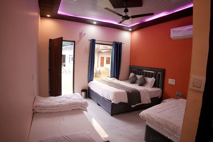 Room 9 of 48