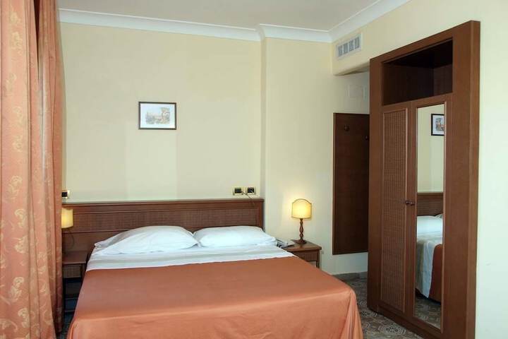 Room 7 of 31