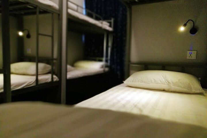 Room 8 of 43