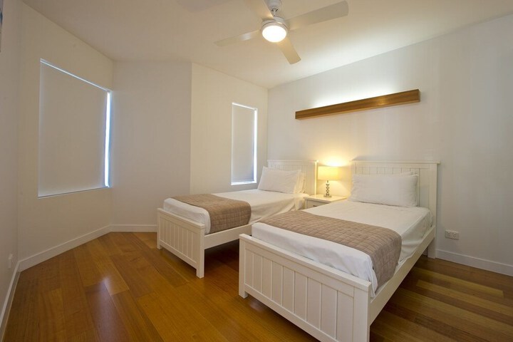 Room 2 of 15