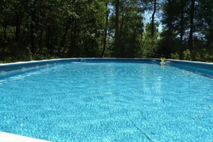 Pool 10 of 18