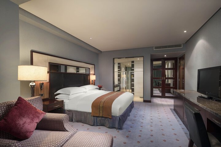 Room 4 of 140
