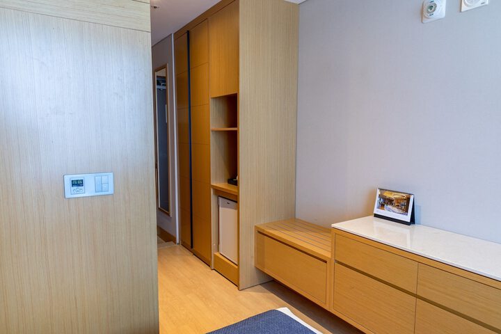 Room 11 of 72