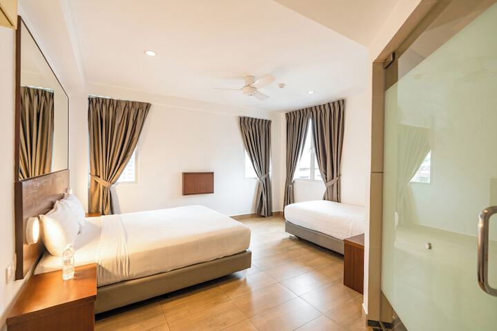 Room 9 of 40