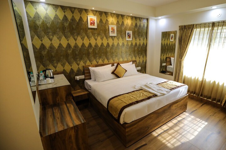 Room 13 of 32