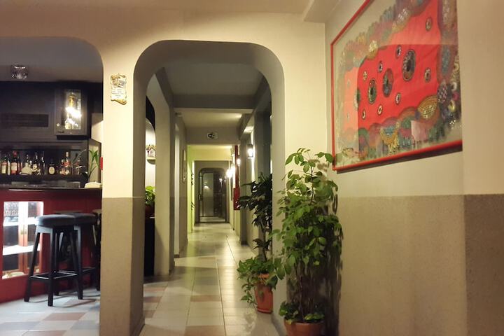 Ballroom/Hall 22 of 27
