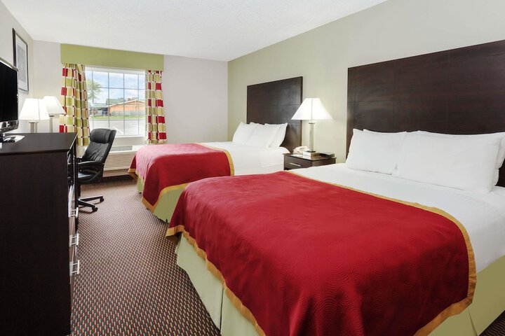 2 Queen Beds (4 of 8)