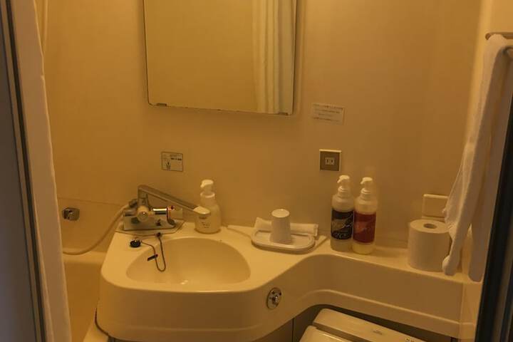 Room 18 of 37