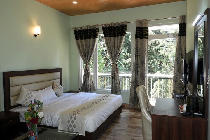 Room 5 of 9