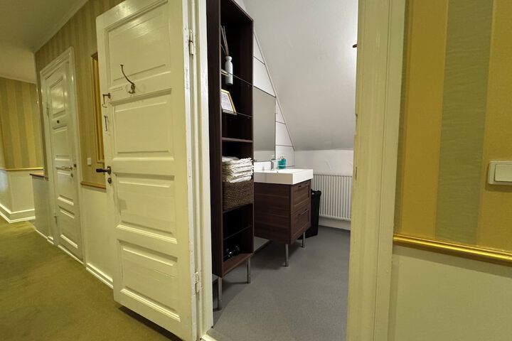 Room 42 of 60