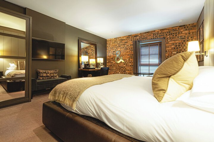 Room 33 of 65