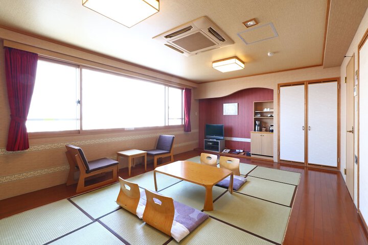 Room 2 of 74