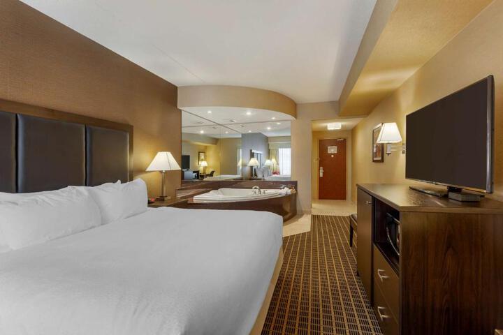 Executive King Bed (16 of 18)