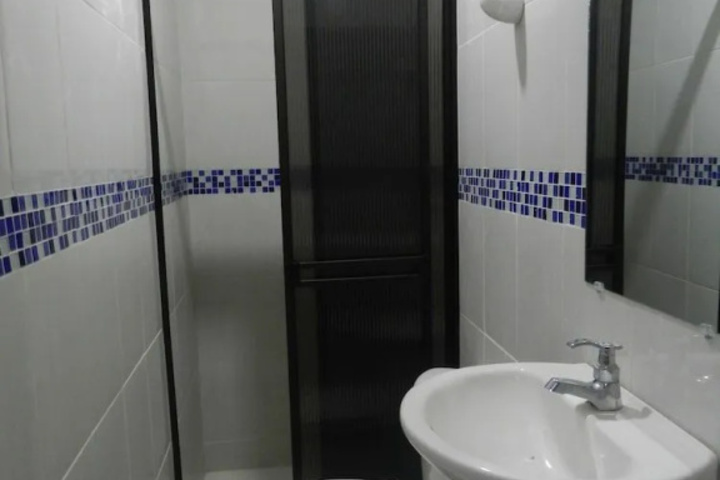 Room 5 of 8