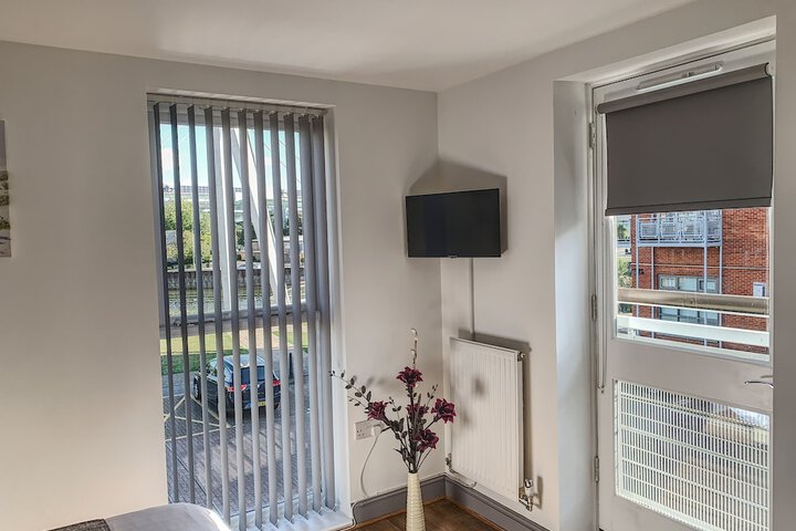 Room 4 of 16