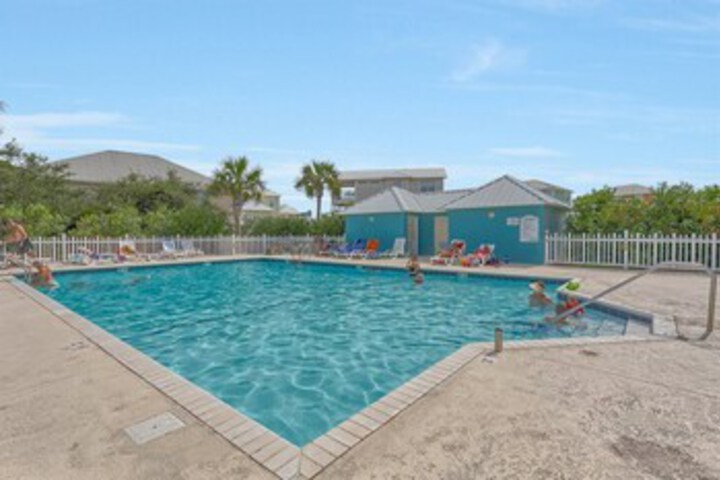 Pool 28 of 52