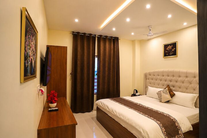 Room 28 of 53