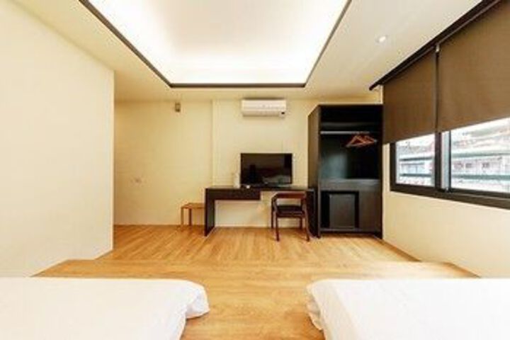 Room 18 of 25