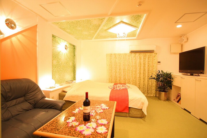 Room 4 of 14
