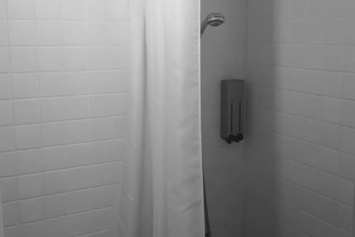 Room 7 of 8