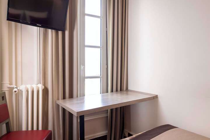 Room 32 of 73