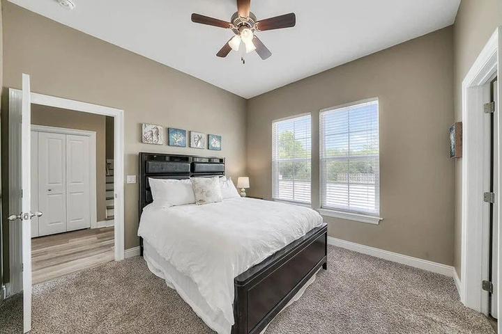 Room 4 of 18