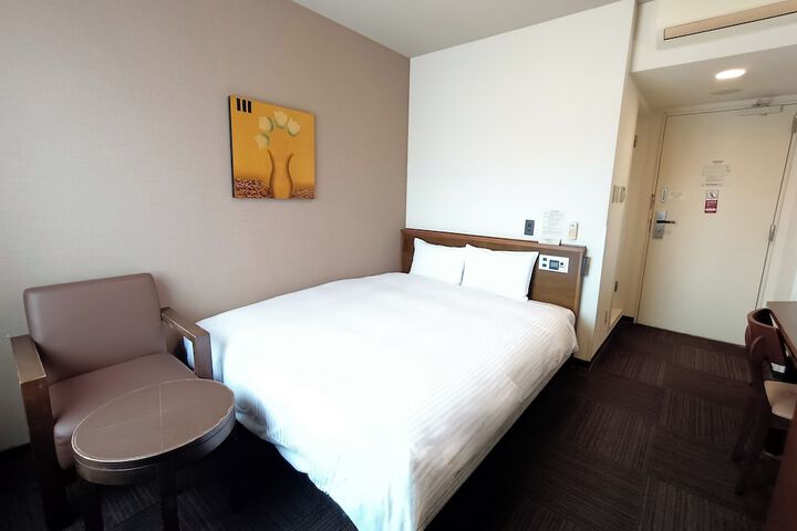 Room 13 of 37