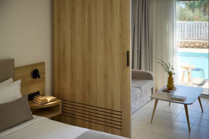Room 53 of 212