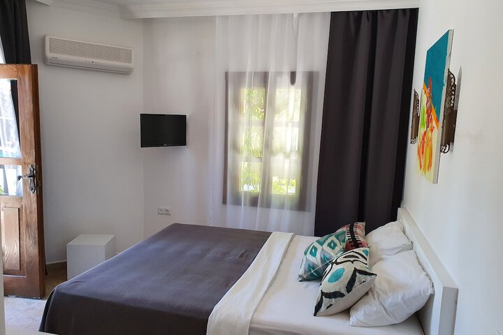 Room 7 of 90