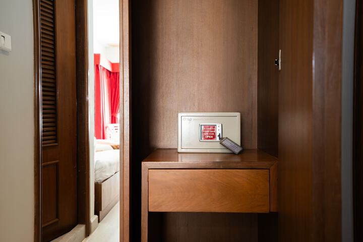 Room 9 of 40