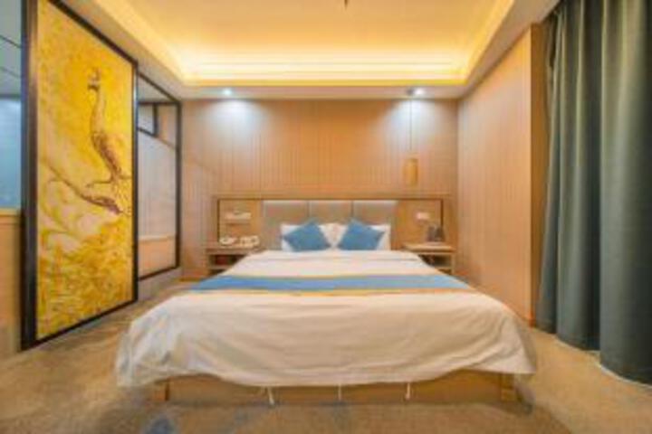 Room 4 of 5