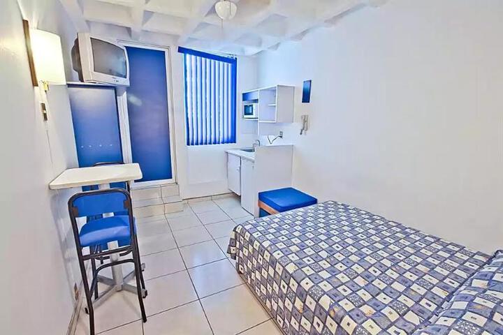 Room 8 of 8