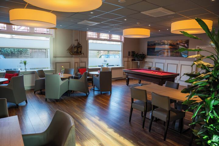 Lounge 57 of 70