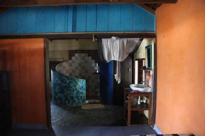 Room 4 of 40