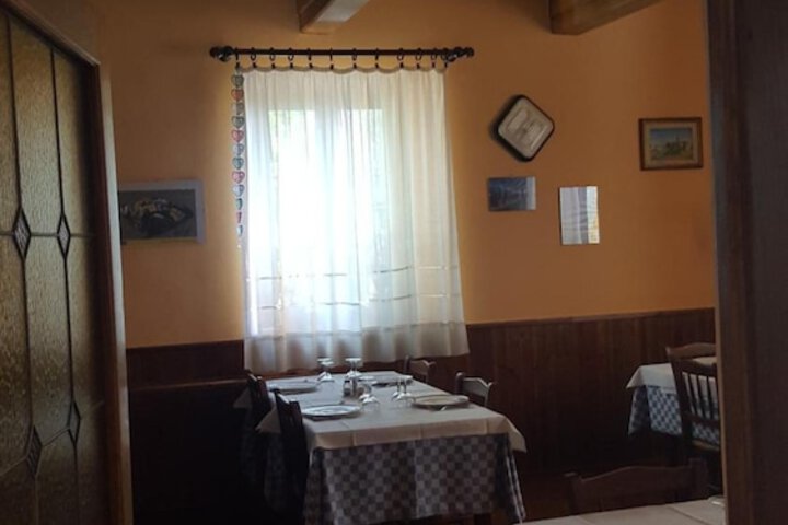 Room 7 of 32