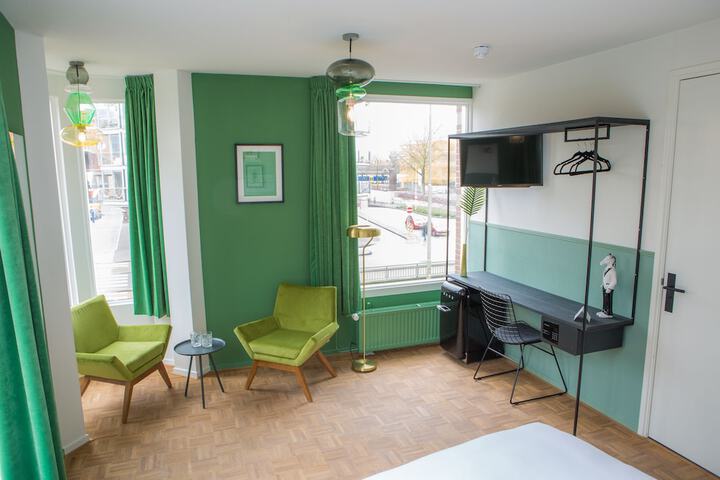 Room 28 of 61