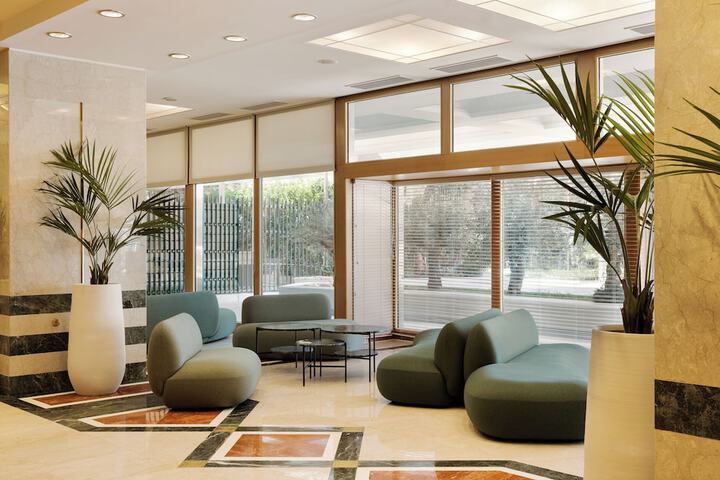 Entrance & Lobby