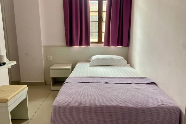Room 14 of 27