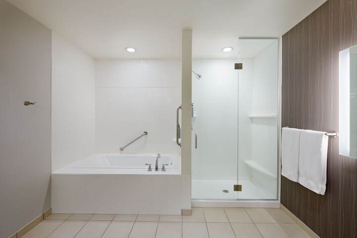 Room 28 of 45