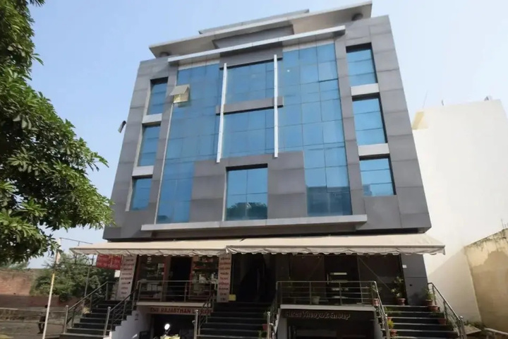 Oyo 23358 Hotel Royal Inn