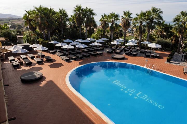 Hotel Pool
