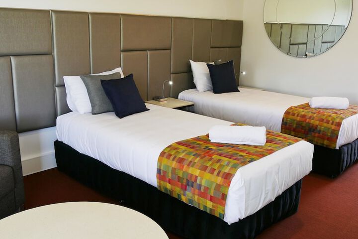 Room 12 of 37